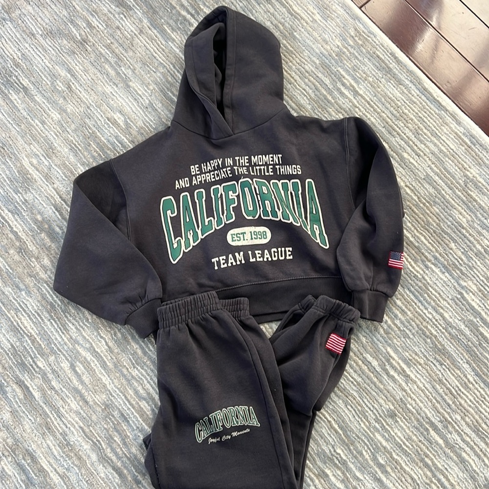 Zara California sweatsuit size 11-12 excellent condition, cropped hoodie, USA